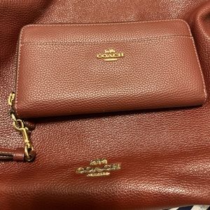 Burgundy coach purse in good condition 100 % leather